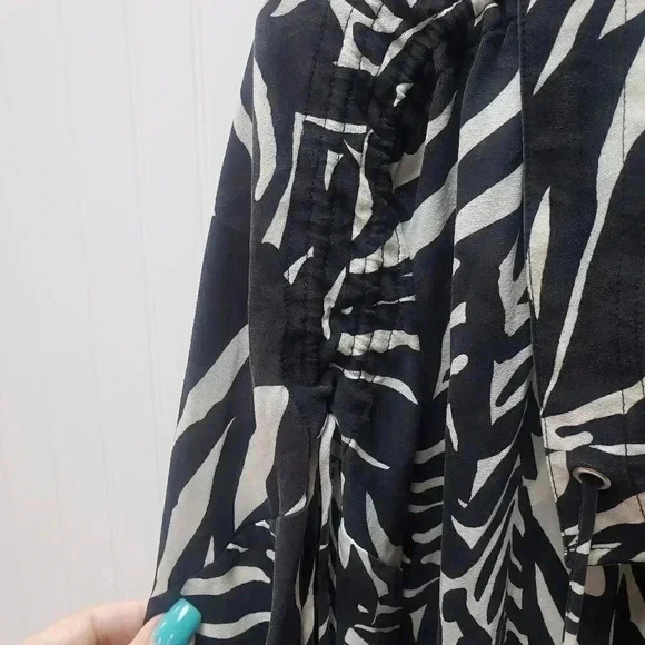 SoCa St. John Black and White Snap Front Jacket - Picture 9 of 10